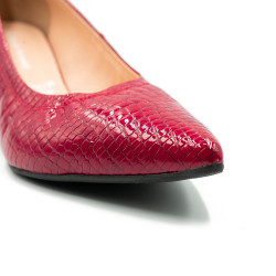 Nicolo Ferretti moteriški bateliai