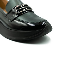 Nicolo Ferretti moteriški bateliai