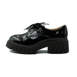 Nicolo Ferretti moteriški bateliai