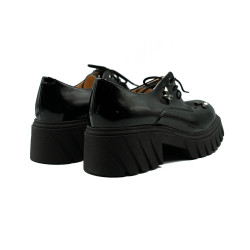 Nicolo Ferretti moteriški bateliai