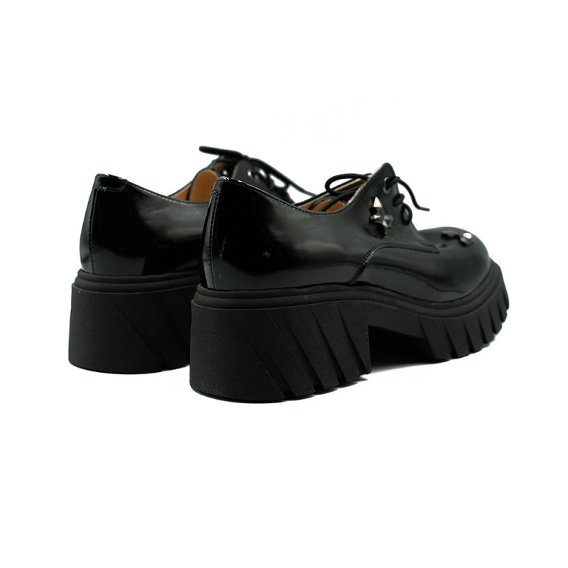 Nicolo Ferretti moteriški bateliai