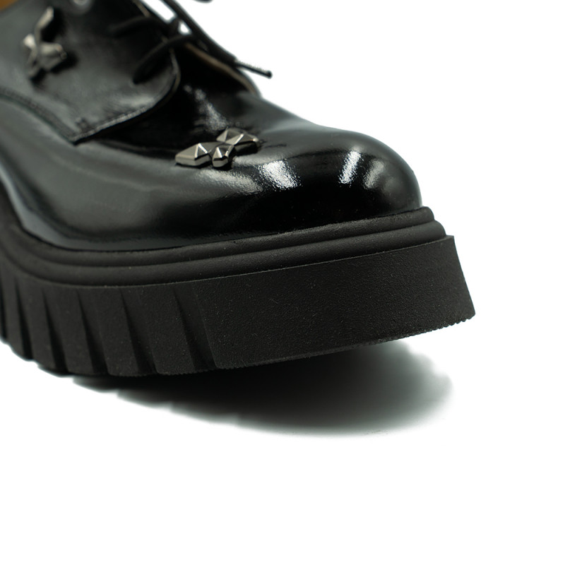 Nicolo Ferretti moteriški bateliai