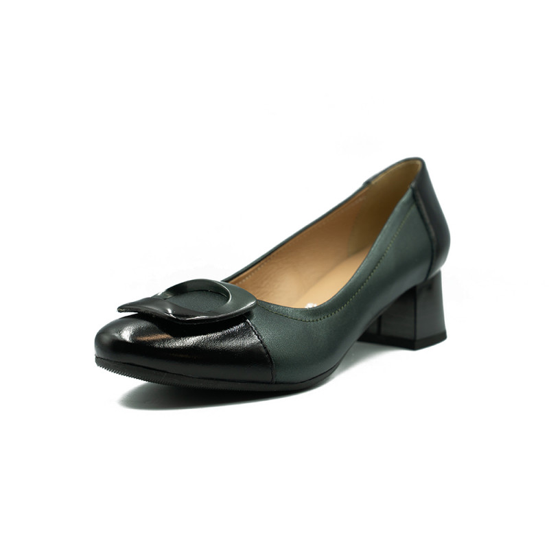 Nicolo Ferretti moteriški bateliai