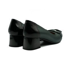 Nicolo Ferretti moteriški bateliai