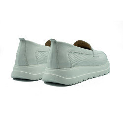 Nicolo Ferretti moteriški bateliai