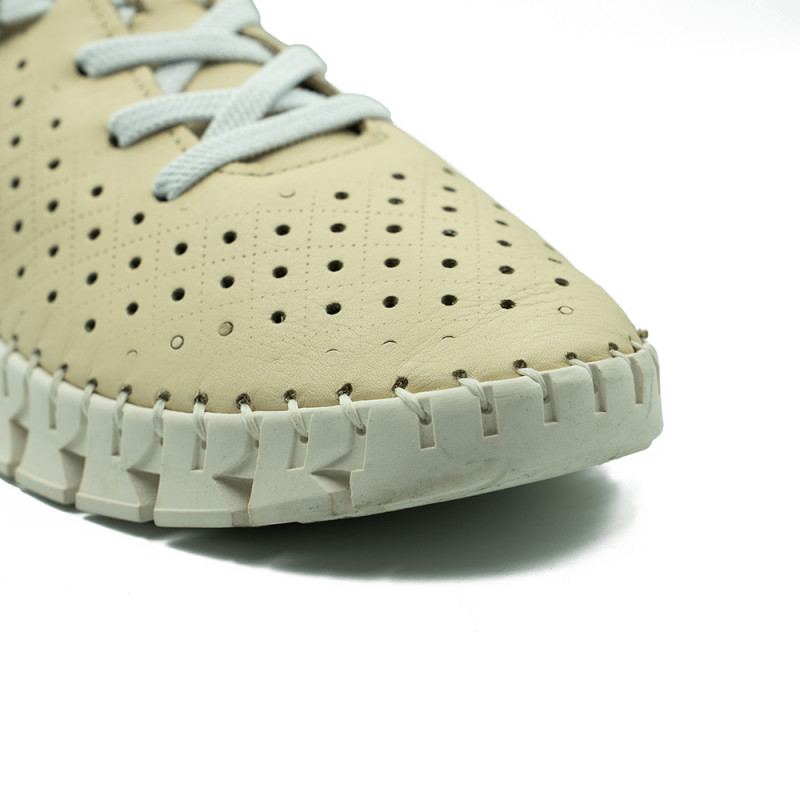 Nicolo Ferretti moteriški bateliai