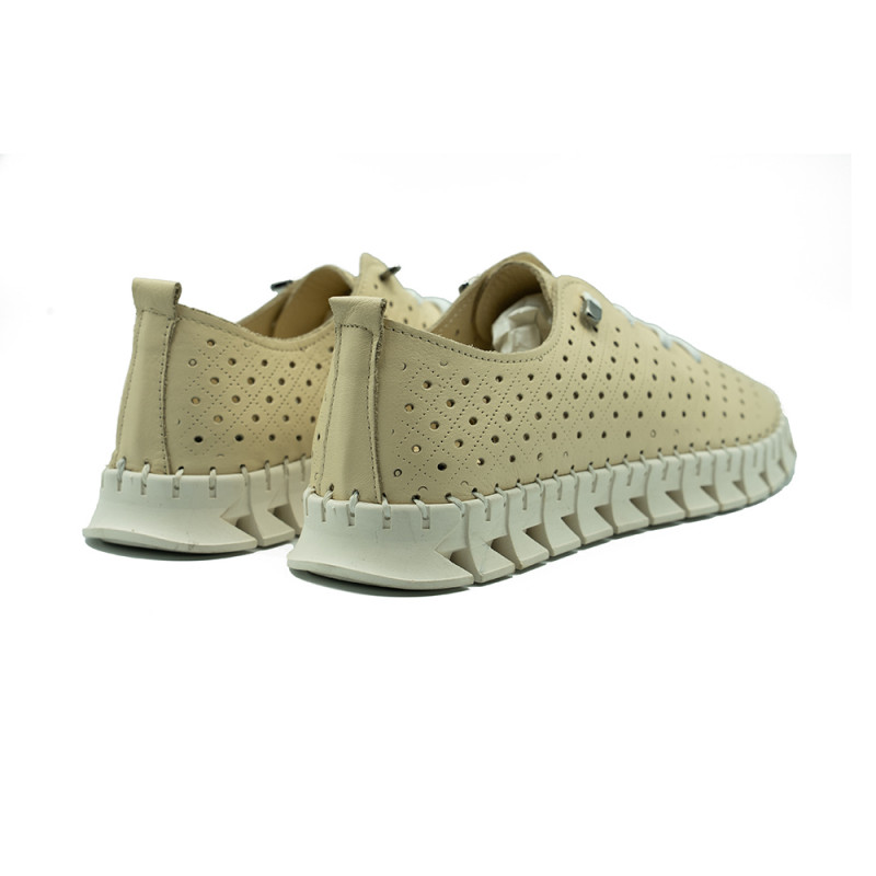 Nicolo Ferretti moteriški bateliai