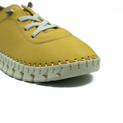 Nicolo Ferretti moteriški bateliai