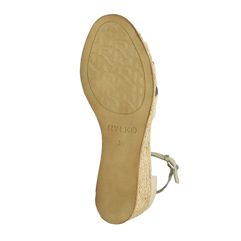 Rylko moteriškos basutės