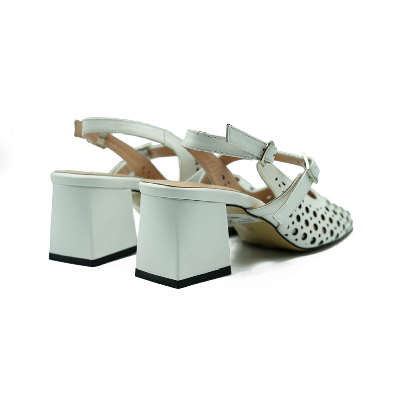 Nicolo Ferretti moteriški bateliai