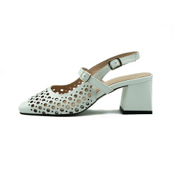 Nicolo Ferretti moteriški bateliai