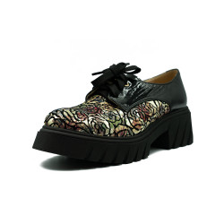 Nicolo Ferretti moteriški bateliai