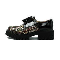 Nicolo Ferretti moteriški bateliai