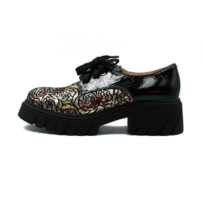 Nicolo Ferretti moteriški bateliai