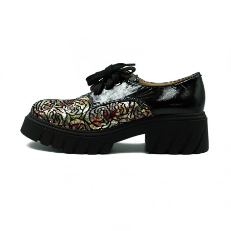 Nicolo Ferretti moteriški bateliai