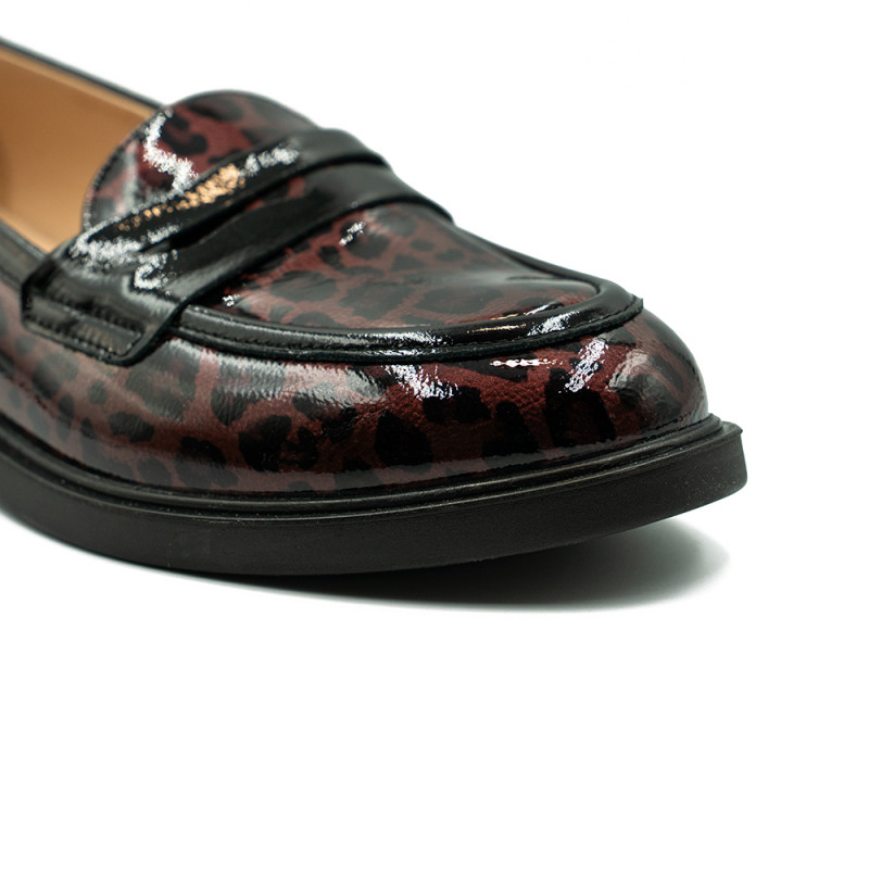 Nicolo Ferretti moteriški bateliai