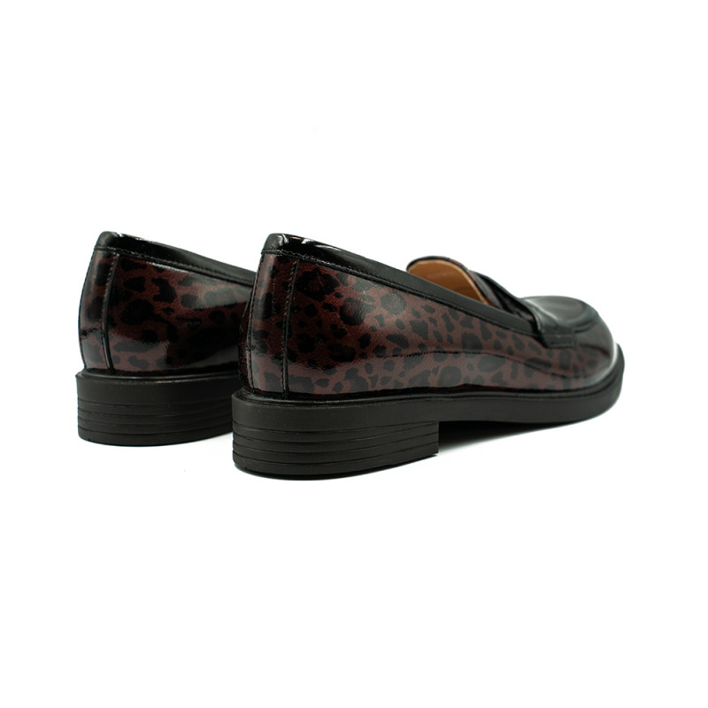 Nicolo Ferretti moteriški bateliai