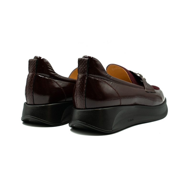 Nicolo Ferretti moteriški bateliai