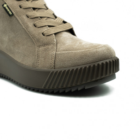 Ara moteriški aulinukai