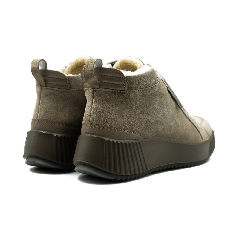 Ara moteriški aulinukai