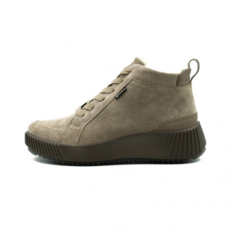 Ara moteriški aulinukai