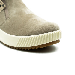 Ara moteriški aulinukai