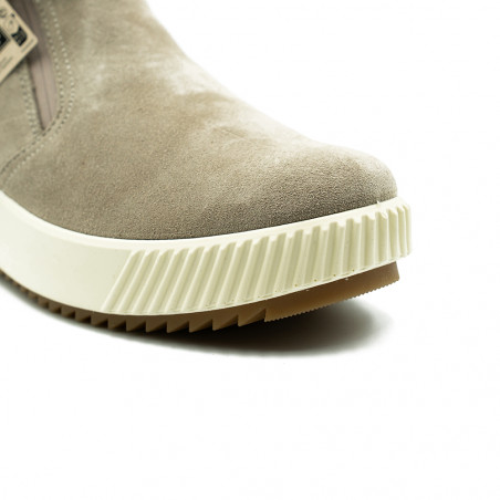 Ara moteriški aulinukai