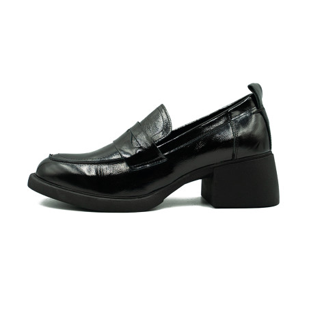 Nicolo Ferretti moteriški bateliai