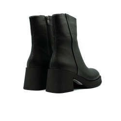 Nicolo Ferretti moteriški aulinukai