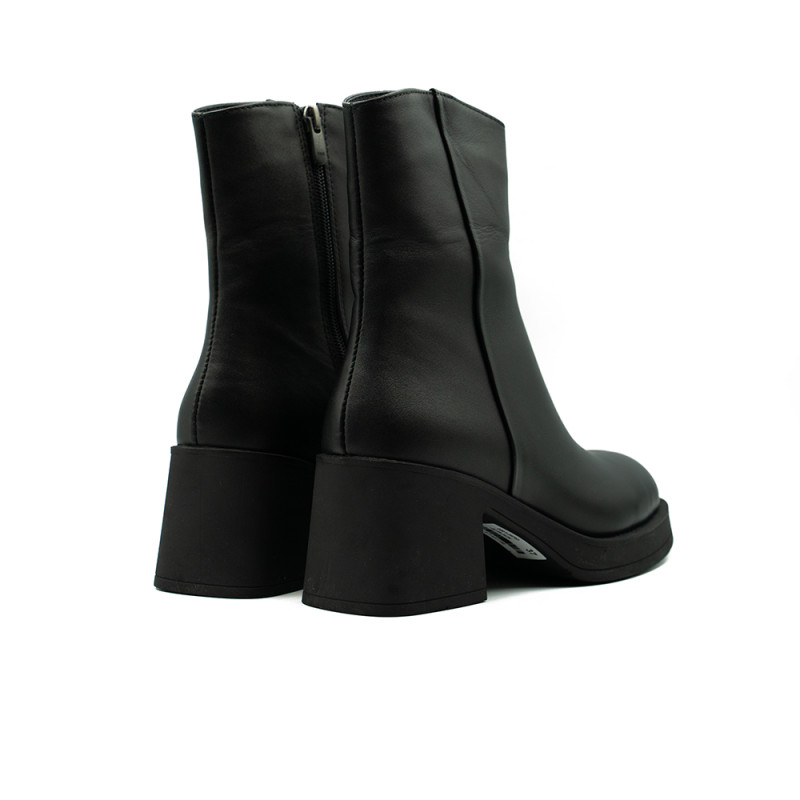 Nicolo Ferretti moteriški aulinukai