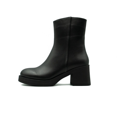 Nicolo Ferretti moteriški aulinukai