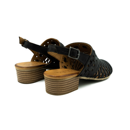 Piazza moteriškos basutės