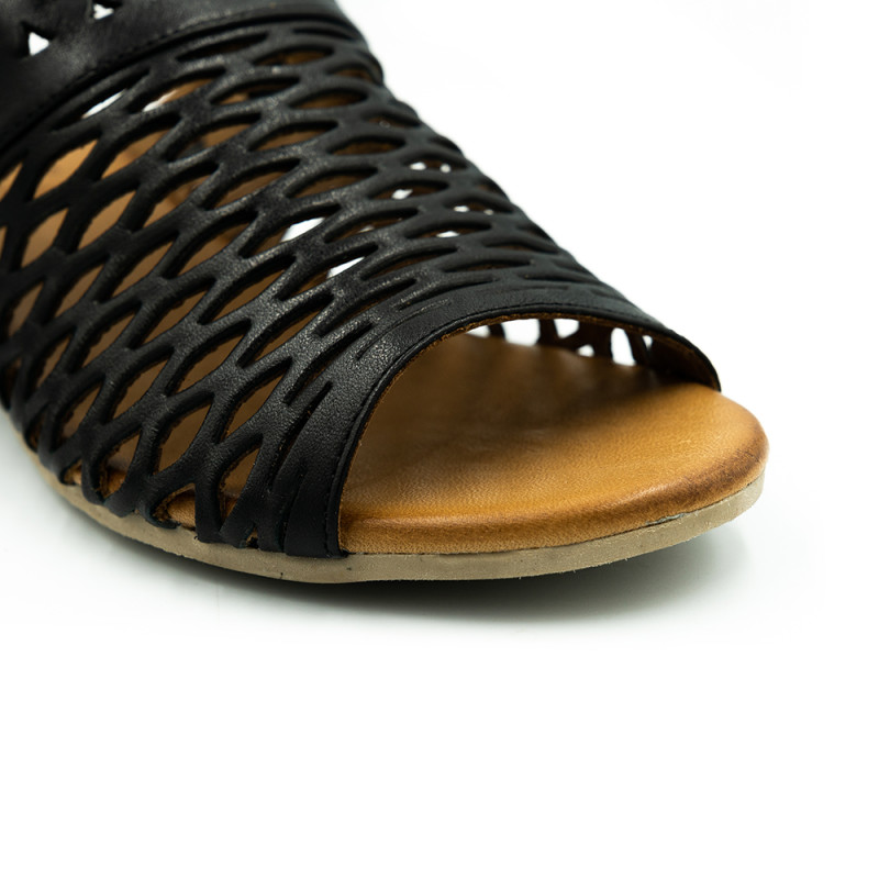 Piazza moteriškos basutės